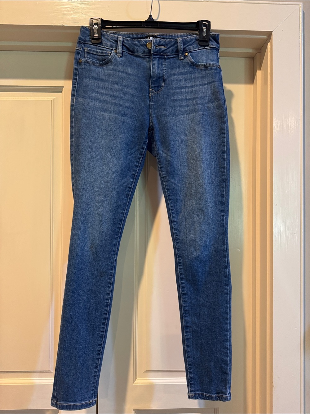 Blue Spice Skinny Jeans in Medium Wash Blue